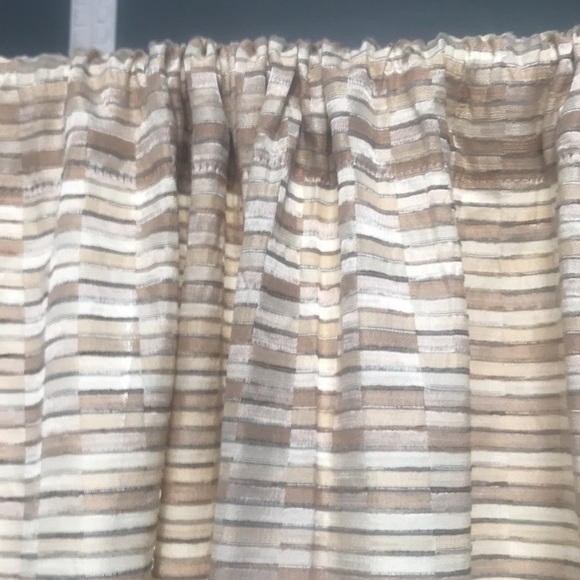 Better Homes and Garden single panel curtain multicolored. 40/82 great condition - Picture 3 of 6